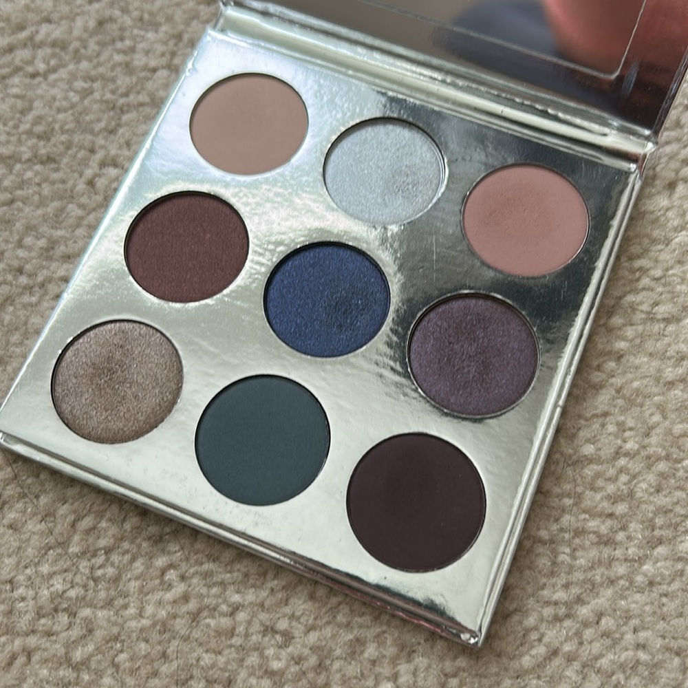 Kylie Cosmetics Kyshadow Pressed Poweder Eyeshadow Holiday Edition 2016 Palette